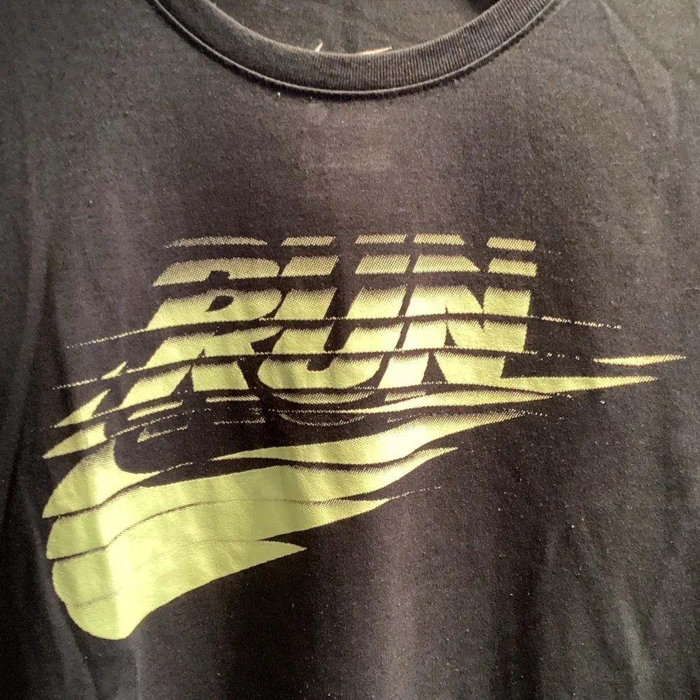 The Nike Tee Run Dri-FIT Short Sleeve Graphic Logo T-Shirt Men's Size Large